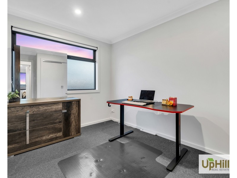 4 Borthwick Parade, Clyde North VIC 3978