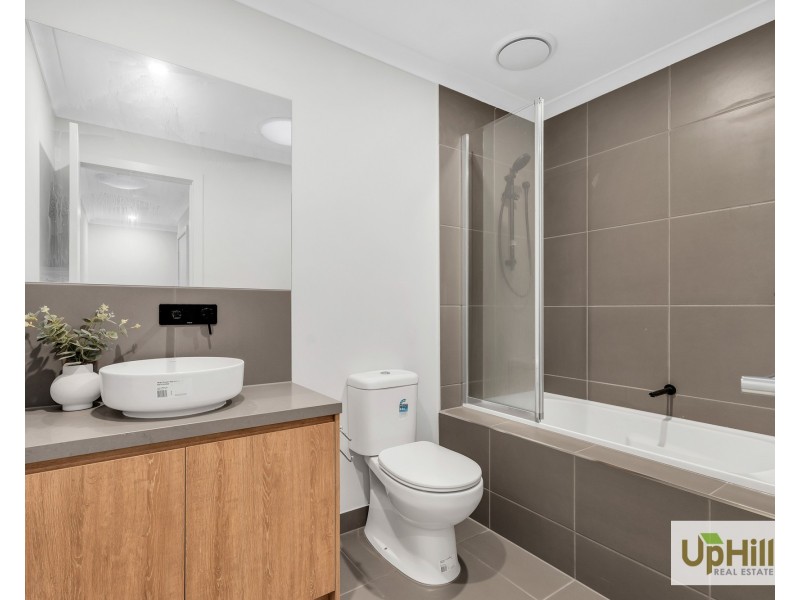 4 Borthwick Parade, Clyde North VIC 3978