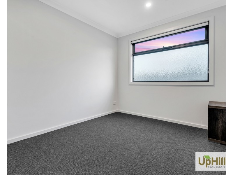 4 Borthwick Parade, Clyde North VIC 3978