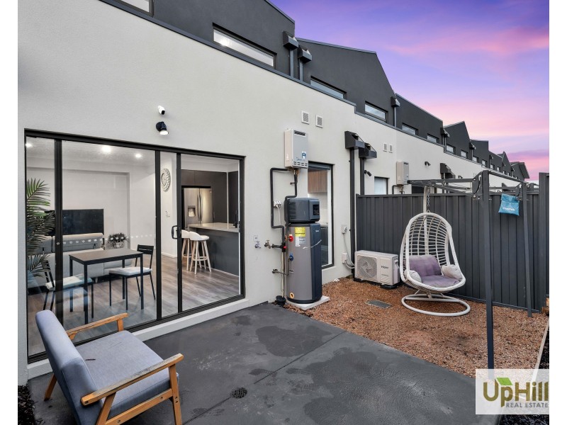 4 Borthwick Parade, Clyde North VIC 3978