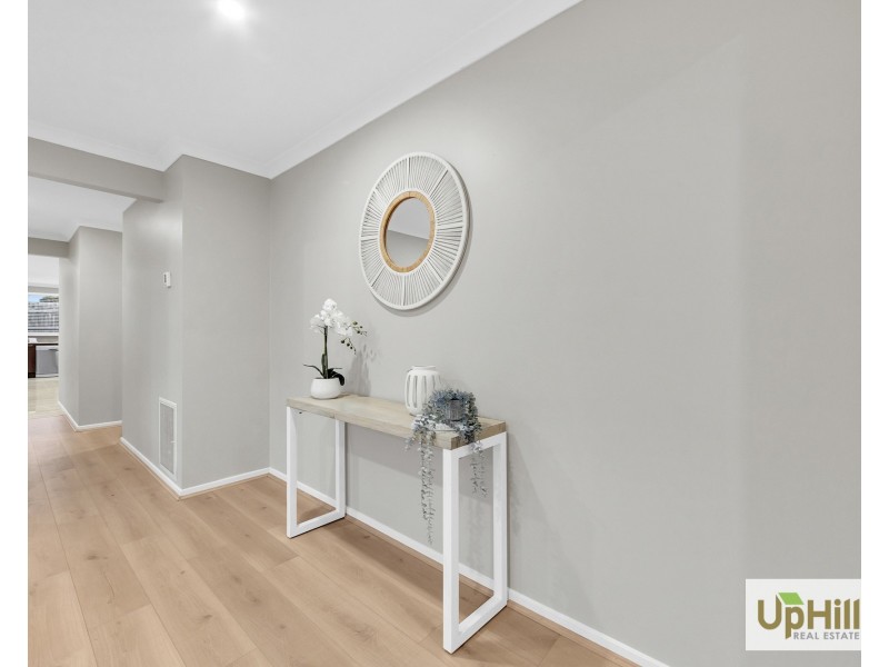 5 Caropepe Avenue, Pakenham VIC 3810