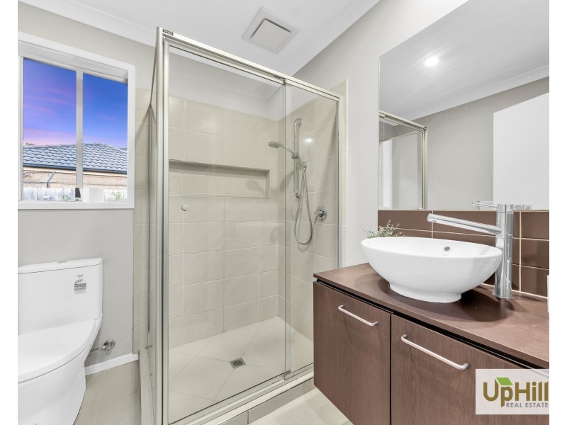 5 Caropepe Avenue, Pakenham VIC 3810