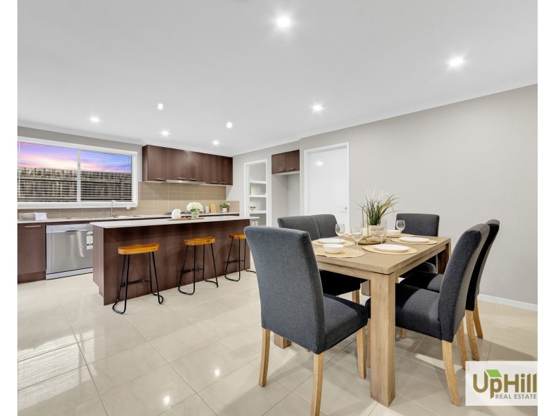 5 Caropepe Avenue, Pakenham VIC 3810