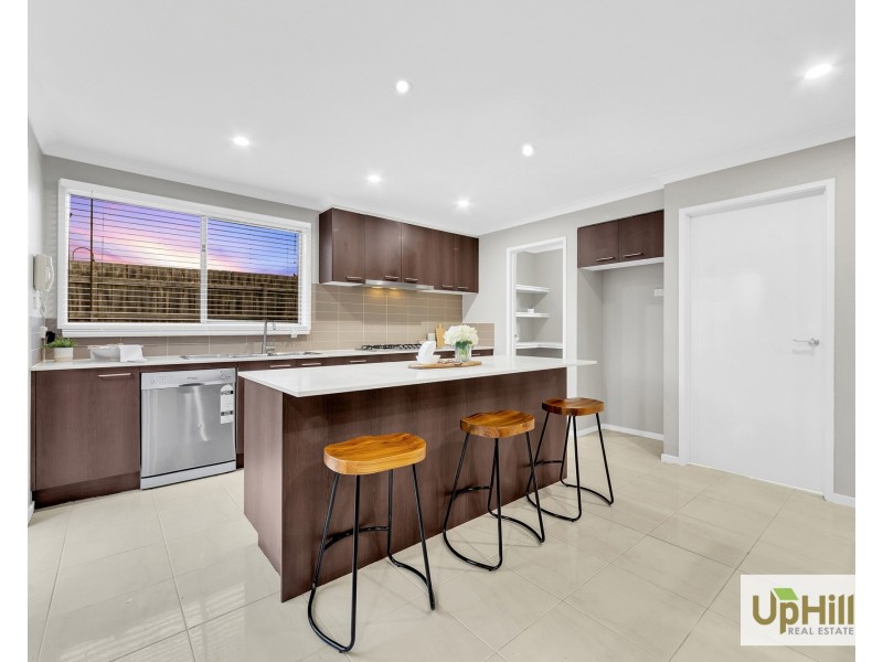 5 Caropepe Avenue, Pakenham VIC 3810