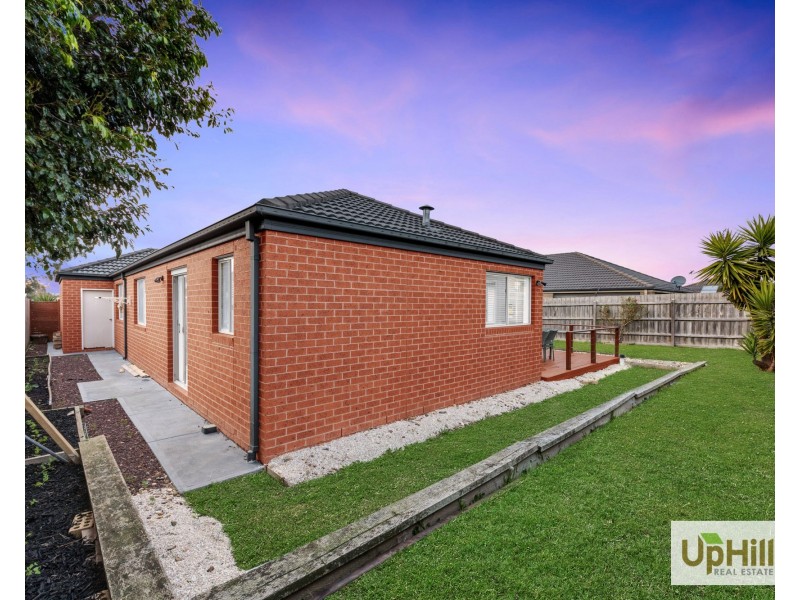 5 Caropepe Avenue, Pakenham VIC 3810