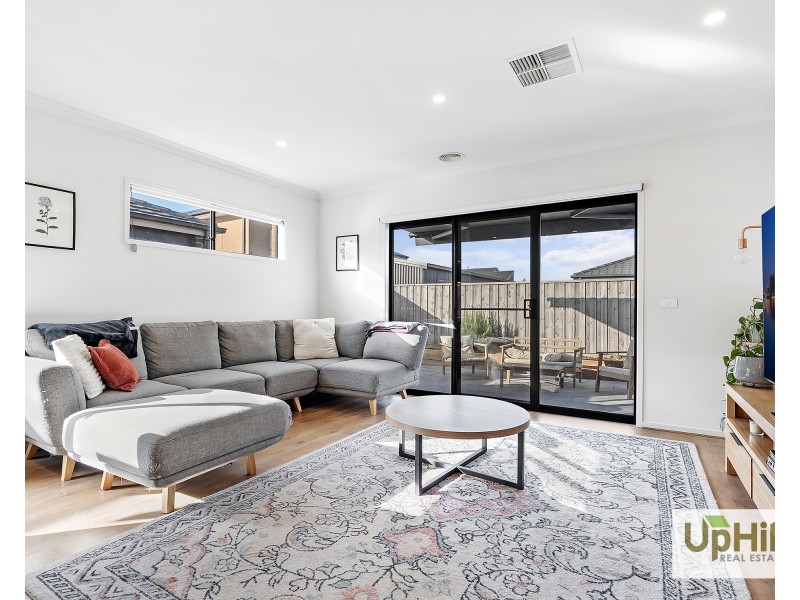 31  DEWHURST CIRCUIT, Cranbourne East VIC 3977
