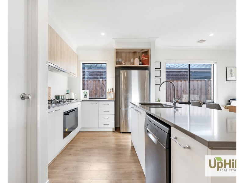 31  DEWHURST CIRCUIT, Cranbourne East VIC 3977