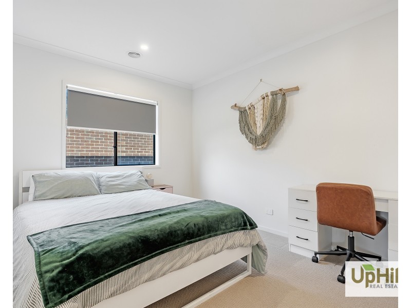 31  DEWHURST CIRCUIT, Cranbourne East VIC 3977