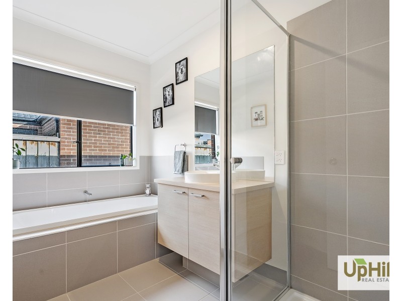 31  DEWHURST CIRCUIT, Cranbourne East VIC 3977