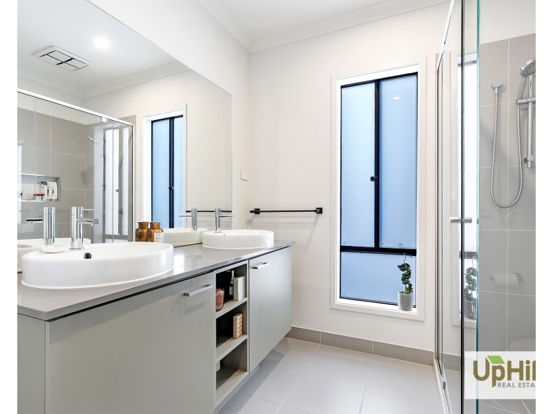 31  DEWHURST CIRCUIT, Cranbourne East VIC 3977