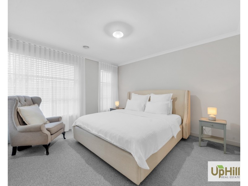 3 Hollywell Road, Clyde North VIC 3978