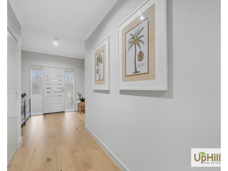 3 Hollywell Road, Clyde North VIC 3978