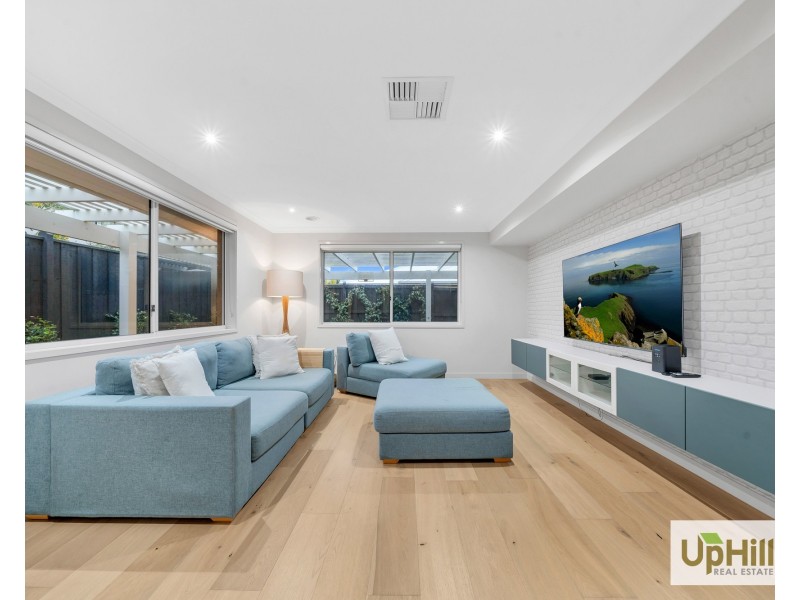 3 Hollywell Road, Clyde North VIC 3978