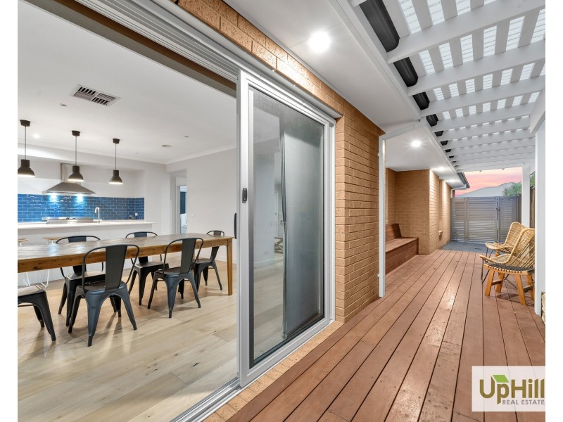 3 Hollywell Road, Clyde North VIC 3978