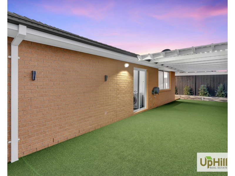 3 Hollywell Road, Clyde North VIC 3978