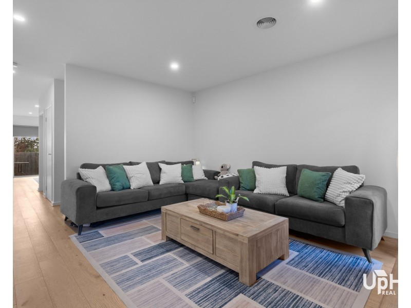 4 Sunnyoaks Lane, Hampton Park VIC 3976