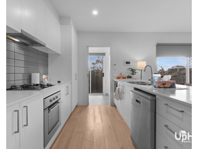 4 Sunnyoaks Lane, Hampton Park VIC 3976