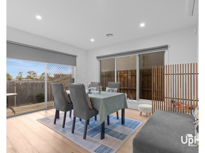 4 Sunnyoaks Lane, Hampton Park VIC 3976