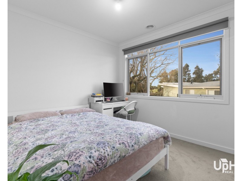 4 Sunnyoaks Lane, Hampton Park VIC 3976