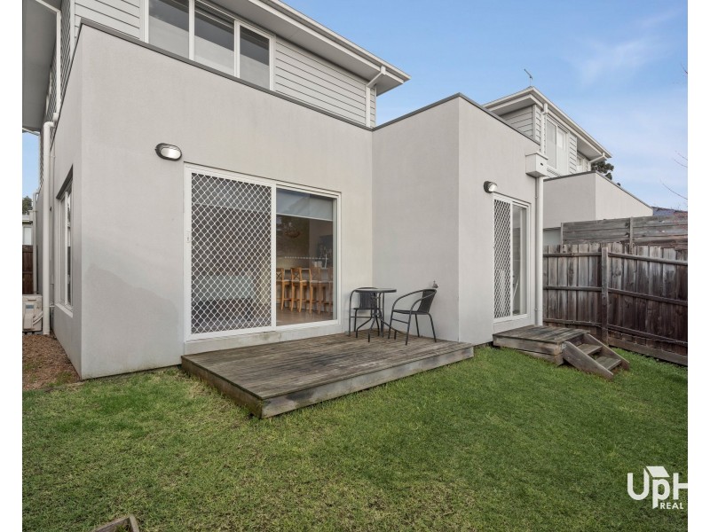 4 Sunnyoaks Lane, Hampton Park VIC 3976
