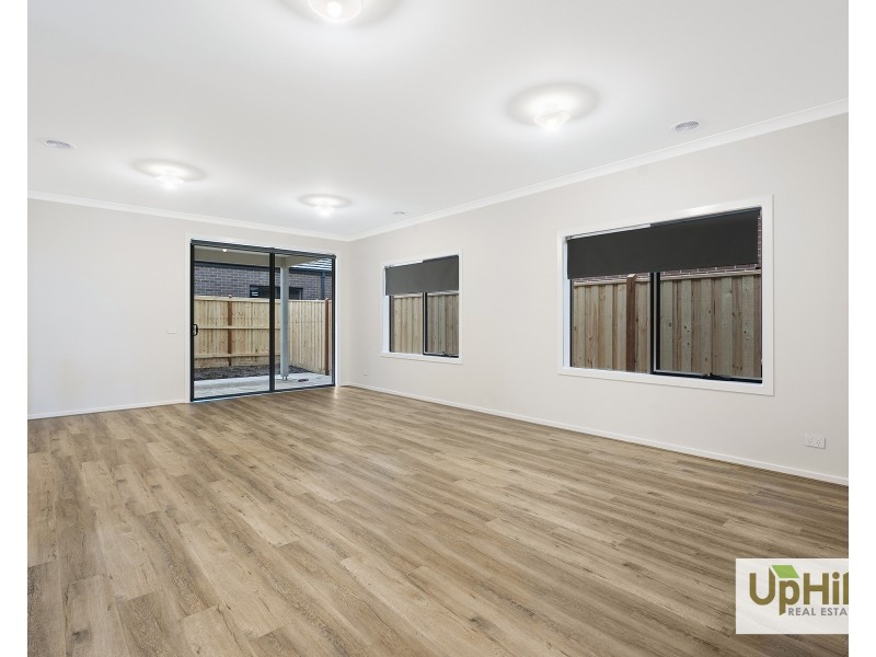 147 Villa Doria Drive, Clyde North VIC 3978