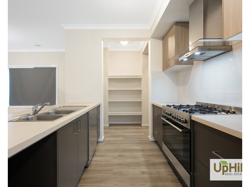 147 Villa Doria Drive, Clyde North VIC 3978