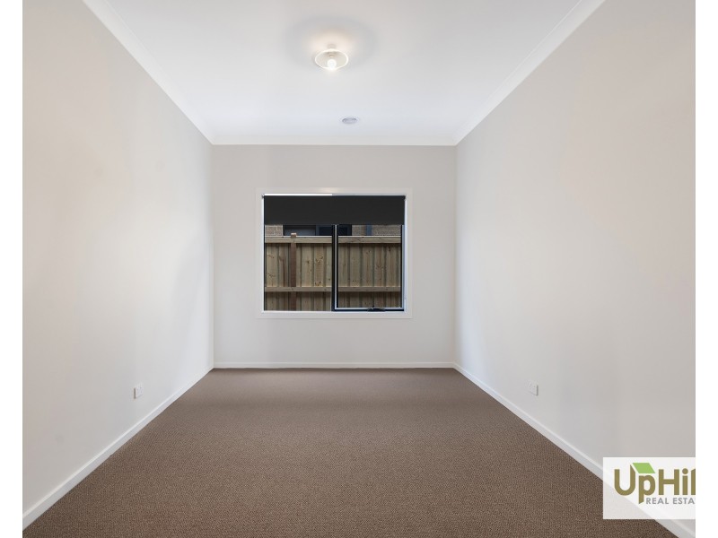 147 Villa Doria Drive, Clyde North VIC 3978