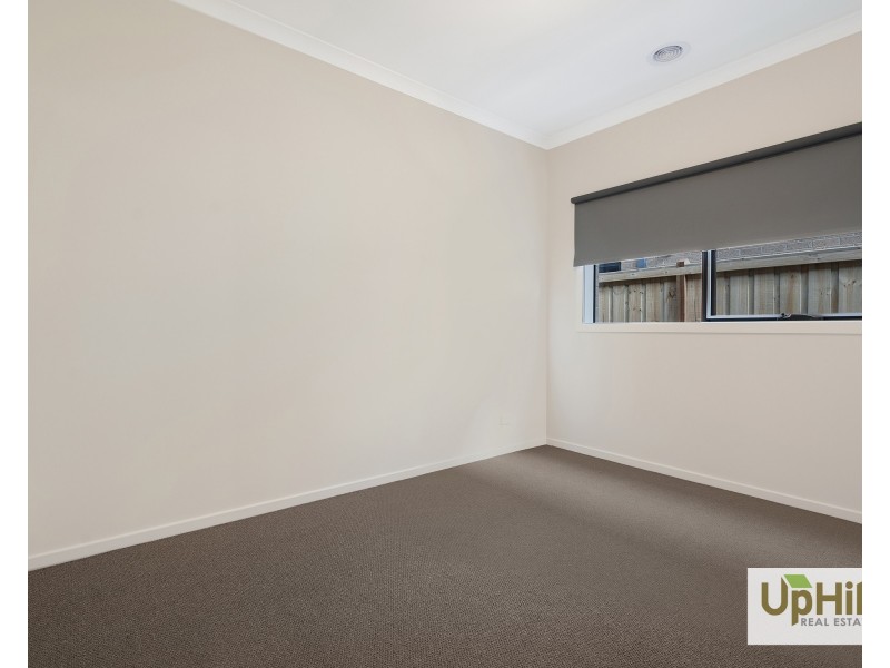 147 Villa Doria Drive, Clyde North VIC 3978