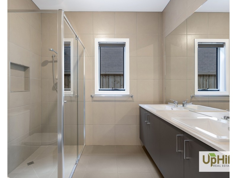 147 Villa Doria Drive, Clyde North VIC 3978