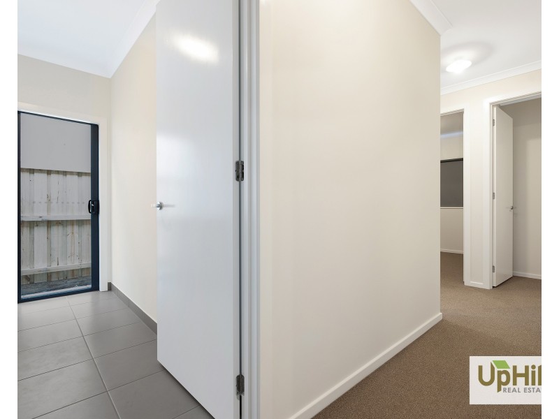 147 Villa Doria Drive, Clyde North VIC 3978