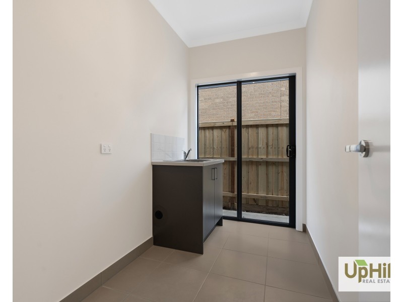 147 Villa Doria Drive, Clyde North VIC 3978