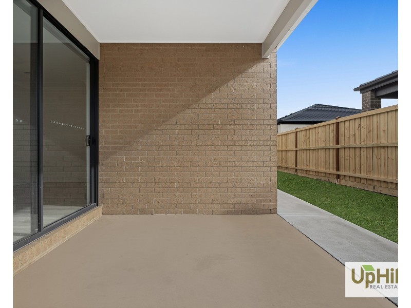 147 Villa Doria Drive, Clyde North VIC 3978