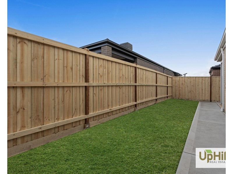 147 Villa Doria Drive, Clyde North VIC 3978