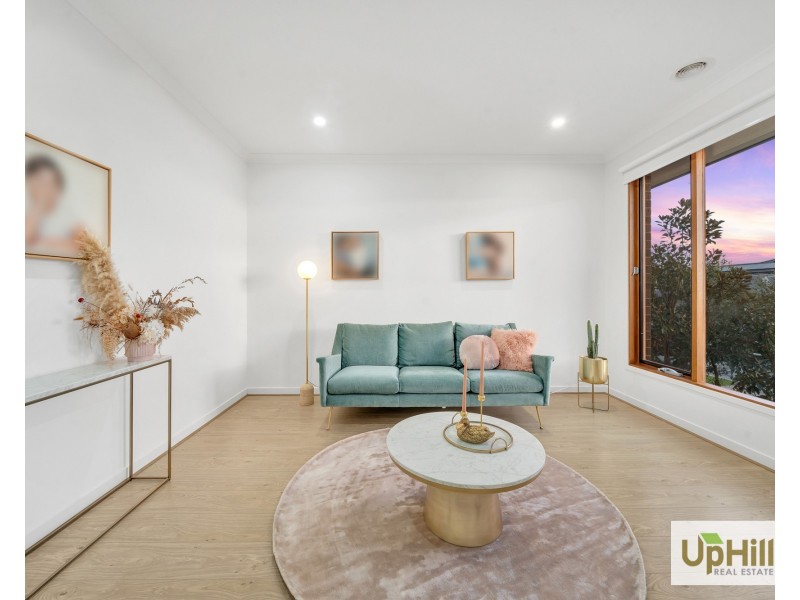 6 Harlequin Way, Clyde North VIC 3978