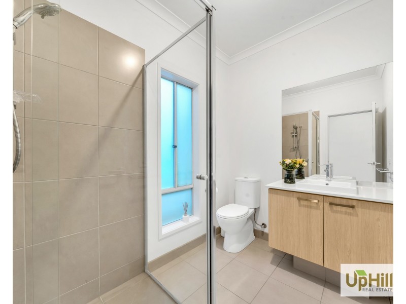 6 Harlequin Way, Clyde North VIC 3978