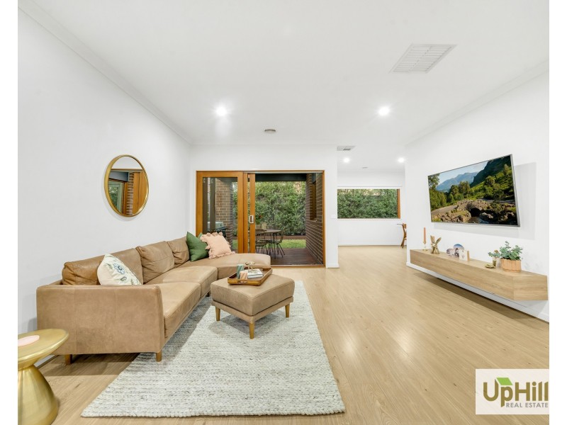 6 Harlequin Way, Clyde North VIC 3978