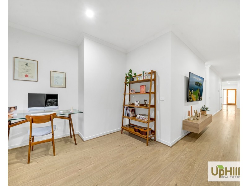 6 Harlequin Way, Clyde North VIC 3978