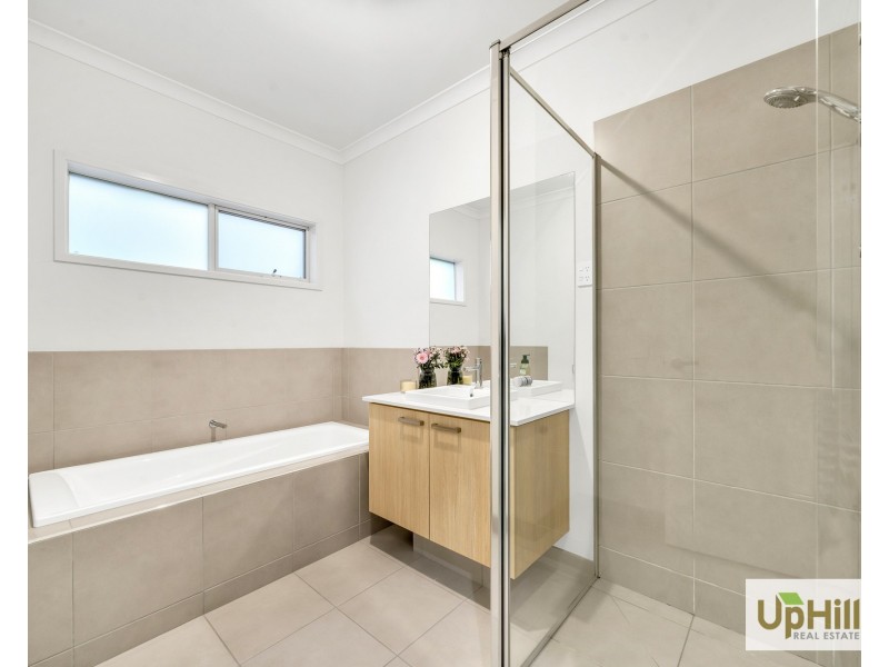 6 Harlequin Way, Clyde North VIC 3978