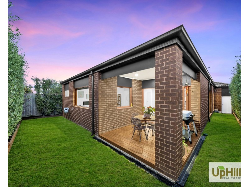 6 Harlequin Way, Clyde North VIC 3978