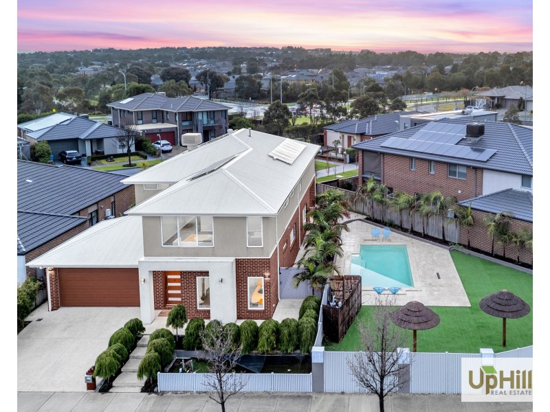 4 Riverbank Close, Clyde North VIC 3978