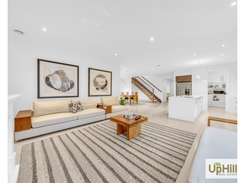 4 Riverbank Close, Clyde North VIC 3978