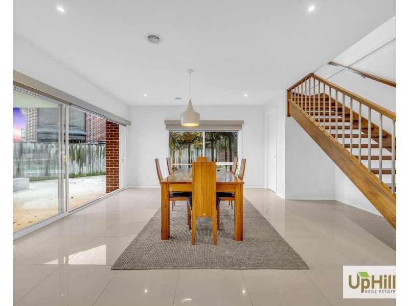 4 Riverbank Close, Clyde North VIC 3978