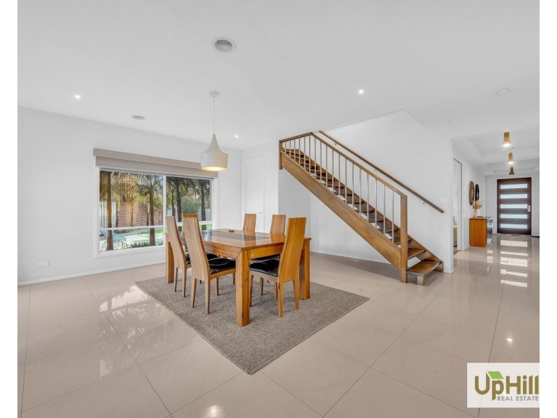 4 Riverbank Close, Clyde North VIC 3978