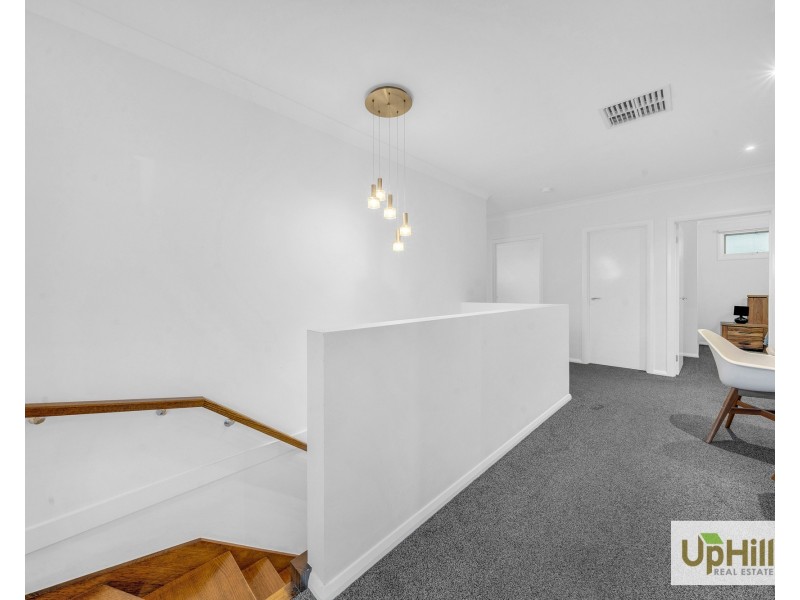 4 Riverbank Close, Clyde North VIC 3978