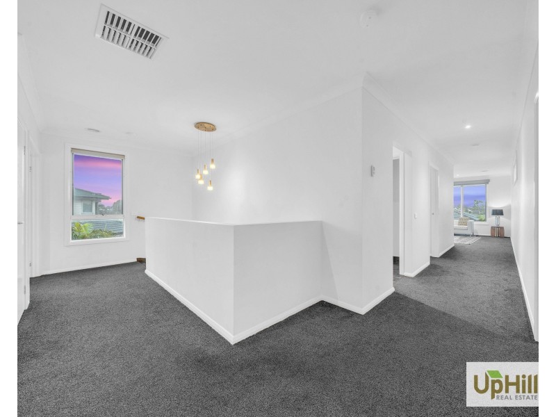 4 Riverbank Close, Clyde North VIC 3978