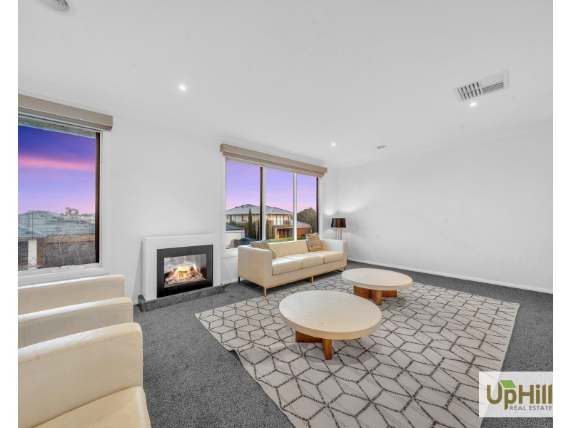 4 Riverbank Close, Clyde North VIC 3978