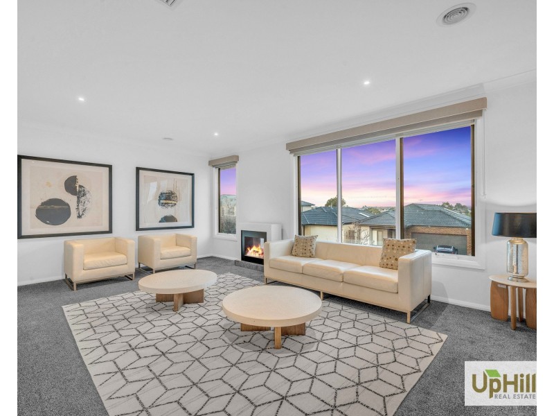 4 Riverbank Close, Clyde North VIC 3978