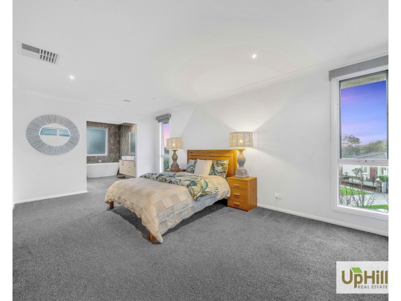 4 Riverbank Close, Clyde North VIC 3978