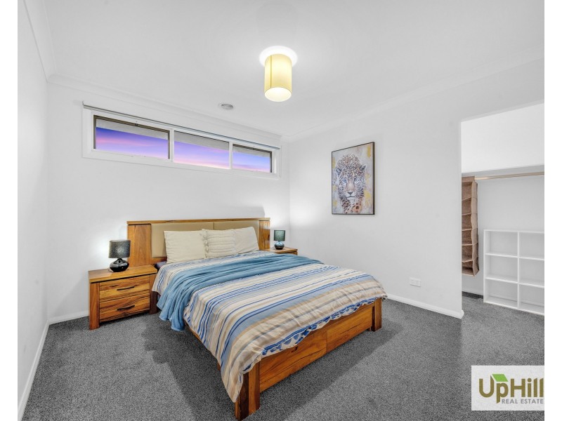 4 Riverbank Close, Clyde North VIC 3978