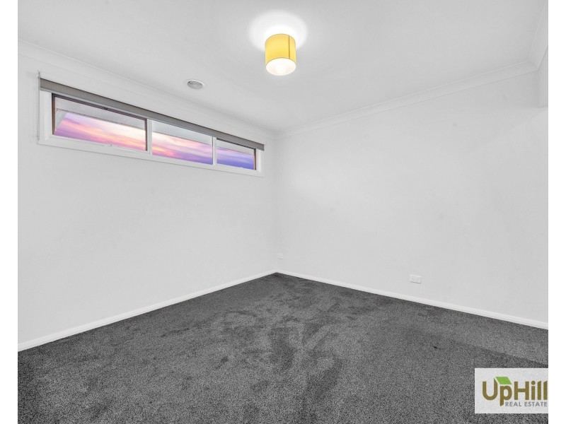 4 Riverbank Close, Clyde North VIC 3978